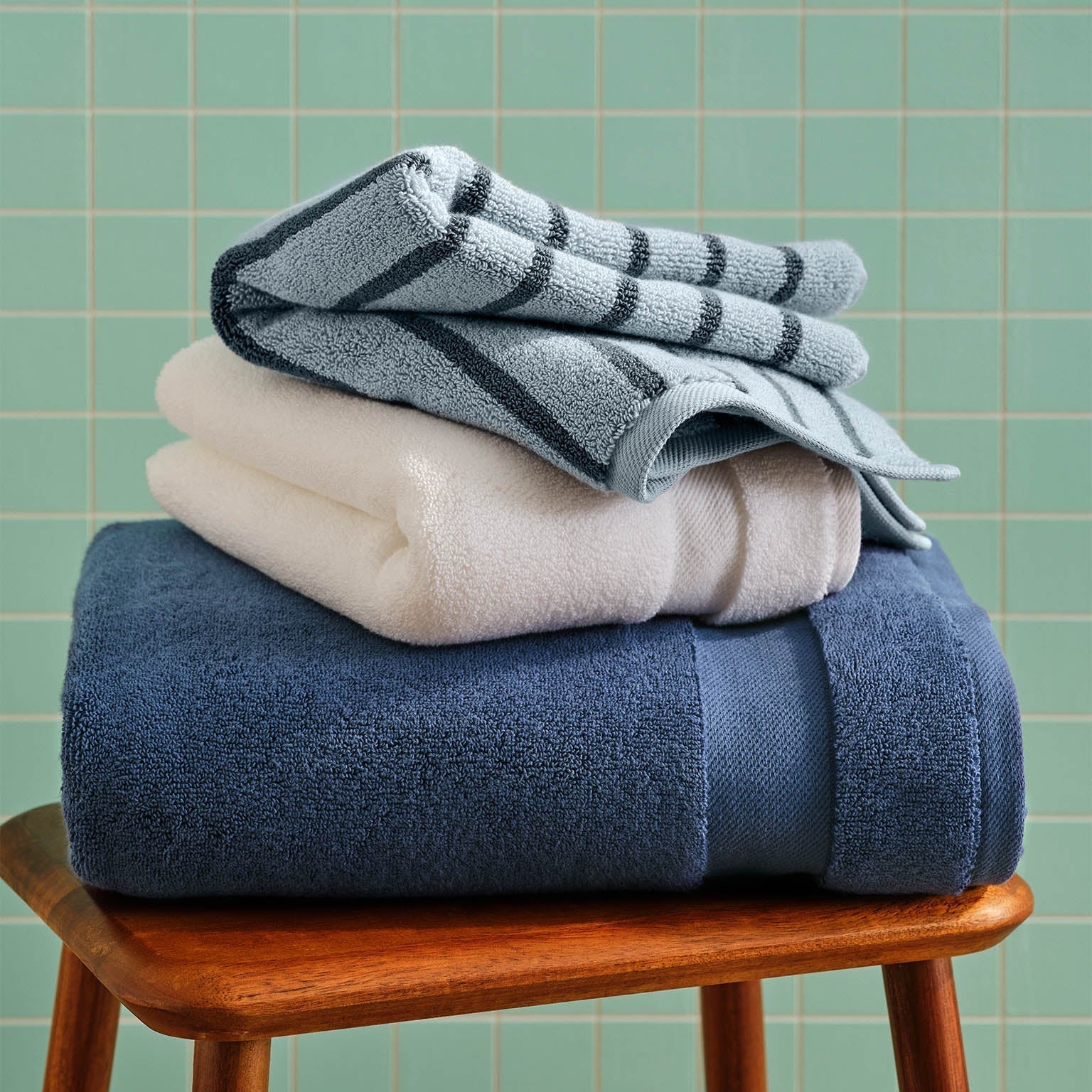 Super-Plush Set of 4 Bath Towel Bundle W9